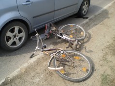 biciclist de 68 ani acroșat de un autoturism
