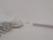 Viscol la Bâlea Lac | Maşinile turiştilor blocate în zona cabanei Viscol la Bâlea Lac