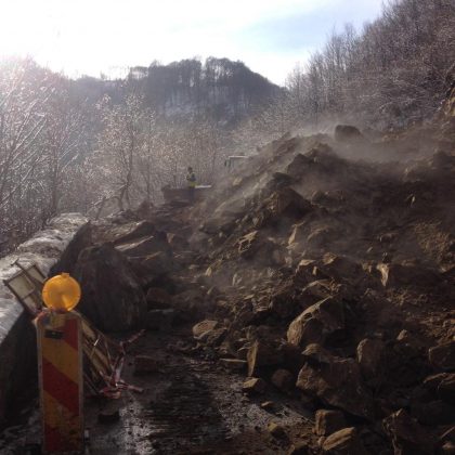 Căderi masive de piatră în judeţul Sibiu