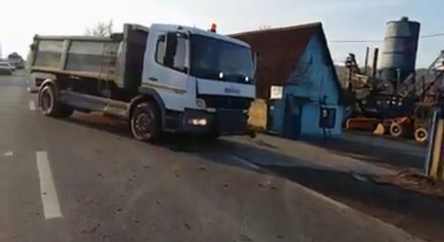 Trafic blocat pe DN 14 la Dumbrăveni