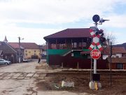 Autoturism acroșat de tren la Șeica Mare | Șoferul are 81 ani Accident tren Șeica Mare