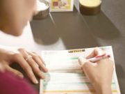Românii din străinătate care trimit peste 1 000 de euro vizaţi de statul român statul român vrea detalii despre tranzactii