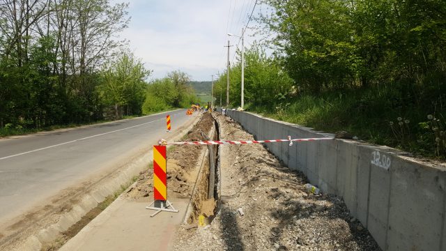 Trotuarul și pista de biciclete