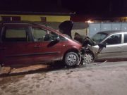 Aseară în județul Sibiu | 2 Pensionari (81 și 84 ani) s-au ciocnit frontal 2 Pensionari (81 și 84 ani) s-au ciocnit frontal