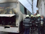 13 muncitori și pasageri arși într-un autobuz lângă aeroportul Târgu Mureș muncitori și pasageri arși în autobuz Mureș