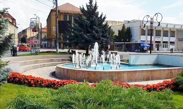 Piata Corneliu Coposu 2 Monumentul dedicat foştilor deţinuţi politici