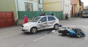 Motociclist în stare critică