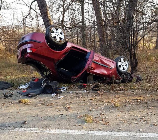 S-a răsturnat cu mașina din cauza vitezei