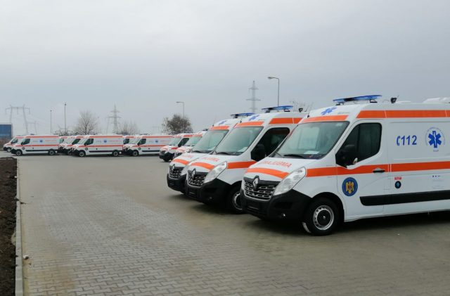 Opt ambulanțe noi