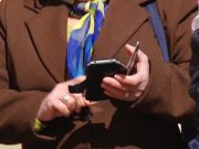 Bărbat prins de polițiști la scurt timp după ce a furat un telefon mobil încerca să fure telefonul