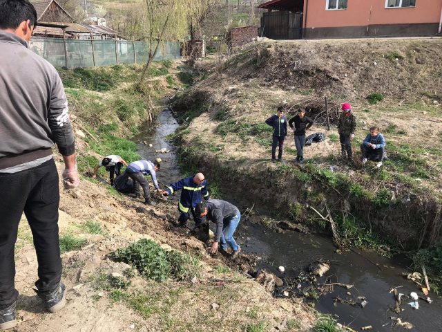 200 persoane au igienizat