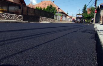 Primăria a început lucrările de asfaltare