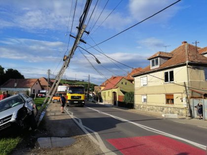 Coliziune cu un stâlp