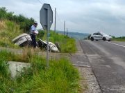 Accident pe DN 14 la Daneș | Un autoturism a ajuns în șanț