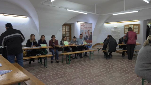 Absolvenților