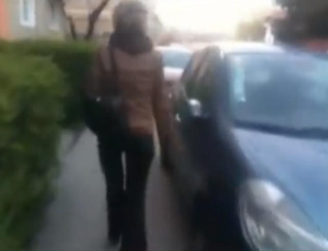 O femeie din Sibiu a zgâriat 9 mașini