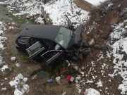 Șofer (22) aterizat în pârâu după o depășire Șofer (22) aterizare în pârâu după o depășire