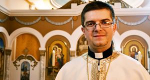 Cel mai tânăr episcop catolic din lume este părintele Cristian Dumitru Crişan
