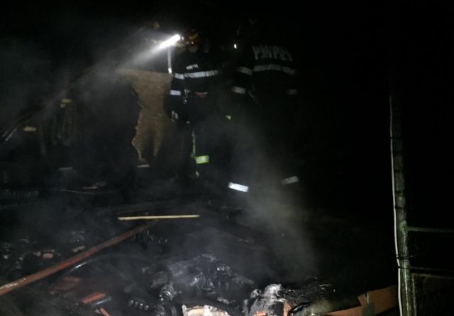 la acoperișul unei case