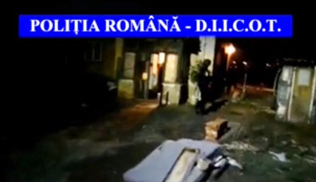 PORNOG~1 pornografie infantilă