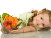 Și copilul vegan, vegetarian când părinții renunță la carne