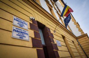 Un bărbat și o femeie au fost reținuți după ce au tâlhărit o persoană într-un parc diluant