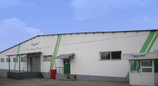 290 de angajați trimiși în carantină la Cisnădie