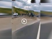 Autotren cu nisip răsturnat pe Autostrada Sebeș-Sibiu Autoutilitară cu nisip răsturnată pe Autostrada Sebeș-Sibiu