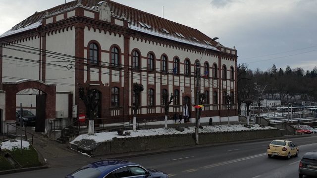 complicitate la fals material