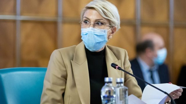 Cumulul pensiei cu salariul la stat va fi interzis