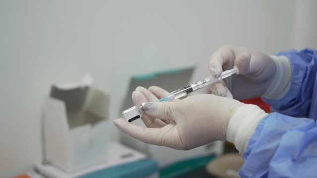 438 persoane - topul țărilor vaccinate