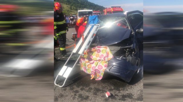 Accident grav cu 3 mașini pe DN 14
