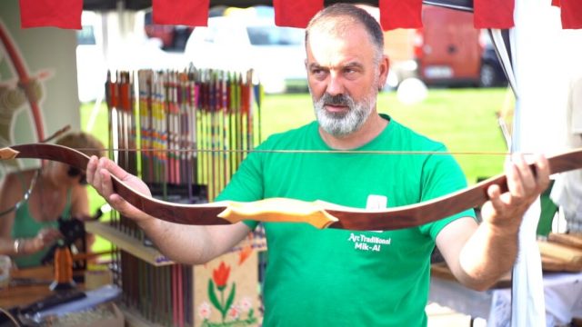 Miky a adus Arcul Tradițional