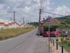 Accident la Mediaș | Un buldoexcavator a acroșat o trotinetă electrică pe care se aflau 2 tineri