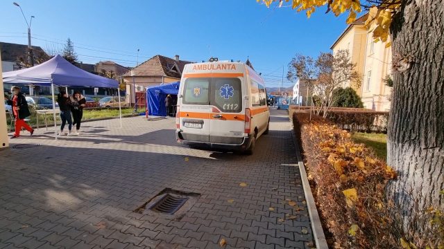 Brother Opera Soap Un microbuz a intrat în zidul unei case la Brateiu | 3 persoane rănite ⋆  Nova Tv Medias