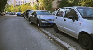 Poliția Rutieră primește dreptul de a ridica mașinile staționate neregulamentar