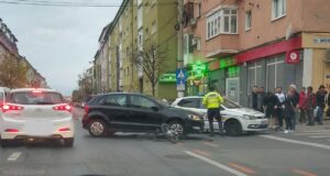 Biciclist accidentat de un autoturism