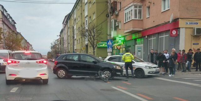 Biciclist accidentat de un autoturism