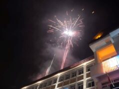 Foc de artificii în noaptea dintre ani în Piața Corneliu Coposu Foc de artificii Mediaș