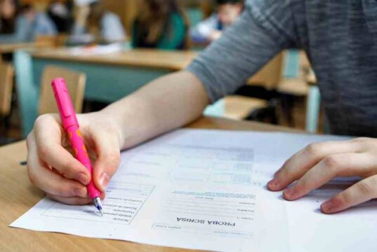 Evaluarea Națională 2026 | 3.040 elevi din județ prezenți la examenul de matematică