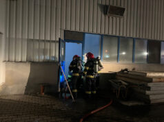Incendiu în hala unei fabrici de reciclare | Foto
