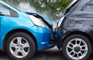 Coliziune față-spate între 2 autoturisme | Minoră de 3 luni transportată la spital