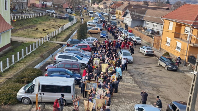 Procesiune cu icoanele Pantanassa și Paramythia