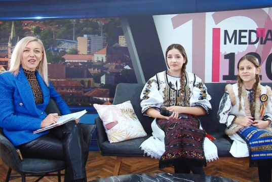 Surorile Natalia și Jessica Matyas au colindat la Nova TV | VIDEO