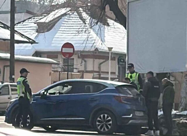 Calin Georgescu ridicat de politie in Bucuresti Călin Georgescu a fost ridicat de poliție în timp ce se afla în trafic