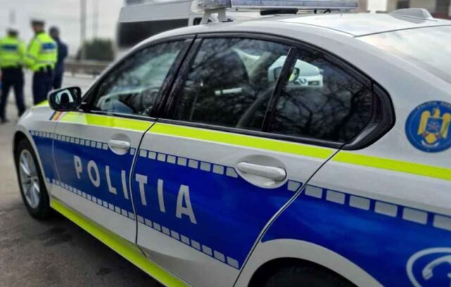 masina de politie copy Accident pe DN 14 produs după o depășire a unei coloane de autovehicule