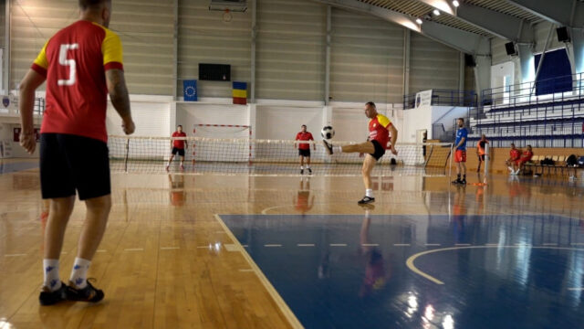 tenis cu piciorul