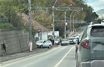 Accident la intersecția străzilor Hermann Oberth-Axente Sever | 2 persoane rănite | Foto