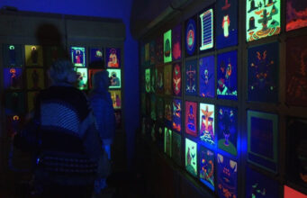 Grafică și Fantezie | Peste 200 lucrări ale artistului Romulus Boieru pe simeze la Muzeul Municipal