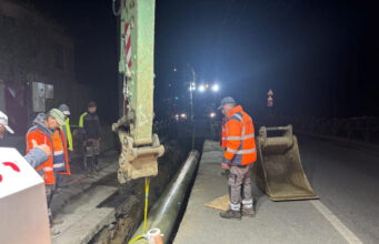 Lucrări exclusiv pe timp de noapte pe strada Hermann Oberth | Se reabilitează conducta de transport apă potabilă | Foto